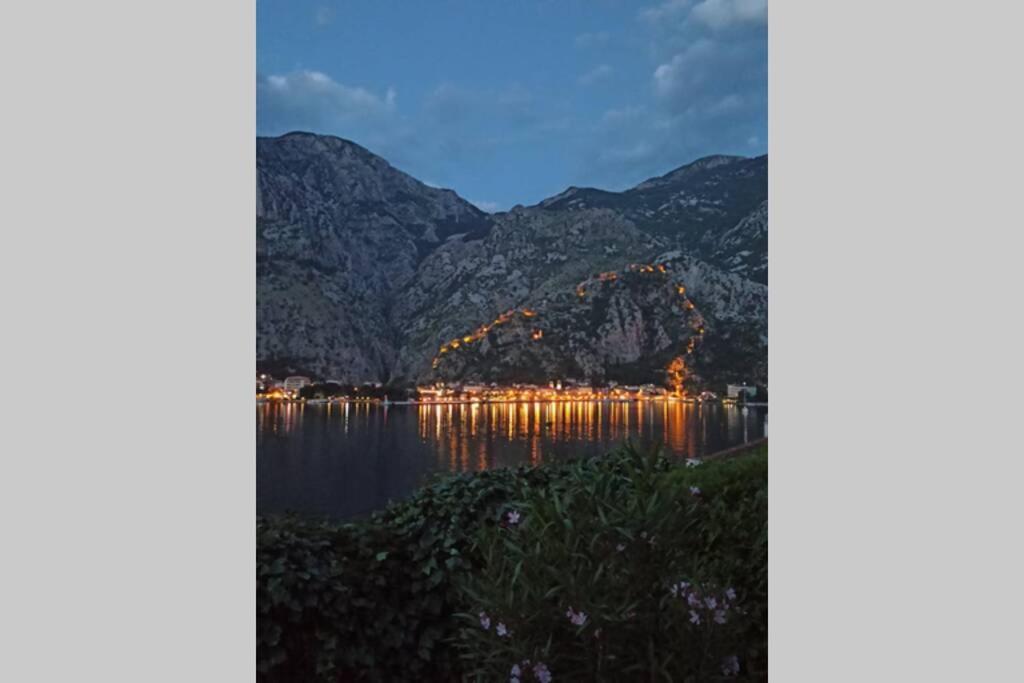 Chillout Apartment In Kotor Bay Exterior foto